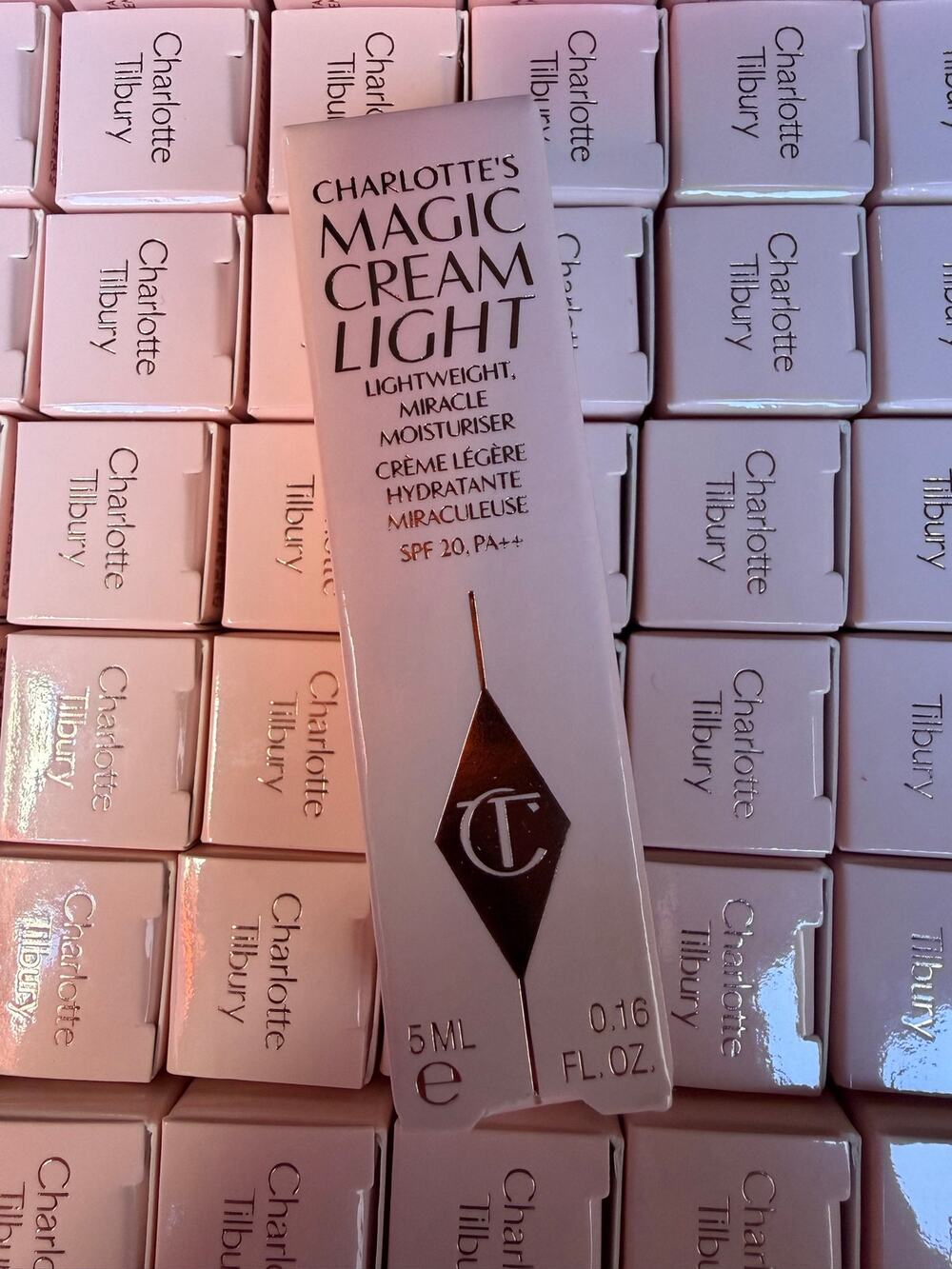 X20 Charlotte Tilbury Charlotte’s Magic Cream Light 5 ml / 0.16 Fl Oz